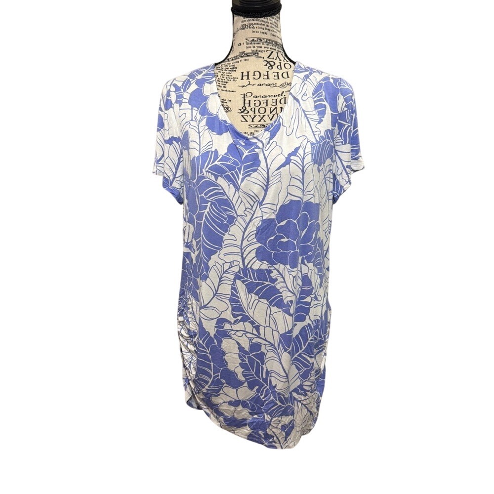 Dana Buchman Blue and White Patterned Top